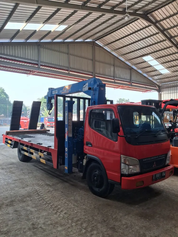 Truck mounted crane Tadano di atas truk Mitsubishi Fuso milik KCS
